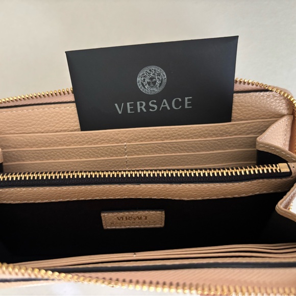 NWT VERSACE WALLET - Picture 6 of 7
